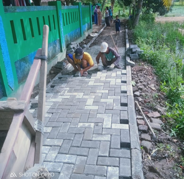 Proyek Paving Blok di Jalan Pakuncen Walantaka Diduga Amburadul 1 IMG 20250223 123023